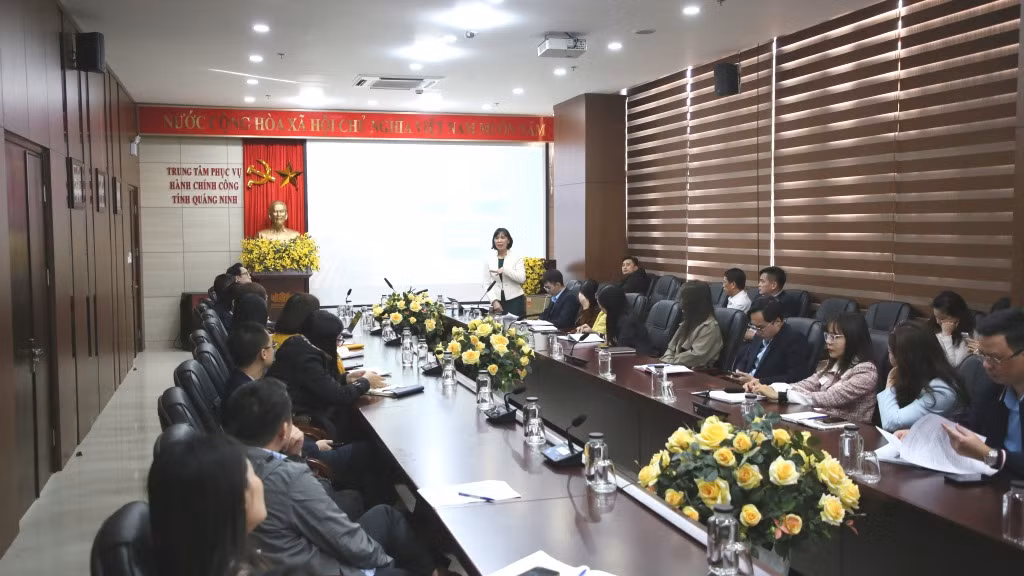 Trung tâm Phục vụ hành chính công tỉnh tổ chức hội nghị tập huấn nghiệp vụ chuyên môn, bồi dưỡng kỹ năng hướng dẫn, số hóa, tiếp nhận hồ sơ TTHC phi địa giới cho đội ngũ CBCCVC làm nhiệm vụ trong mô hình mới.
