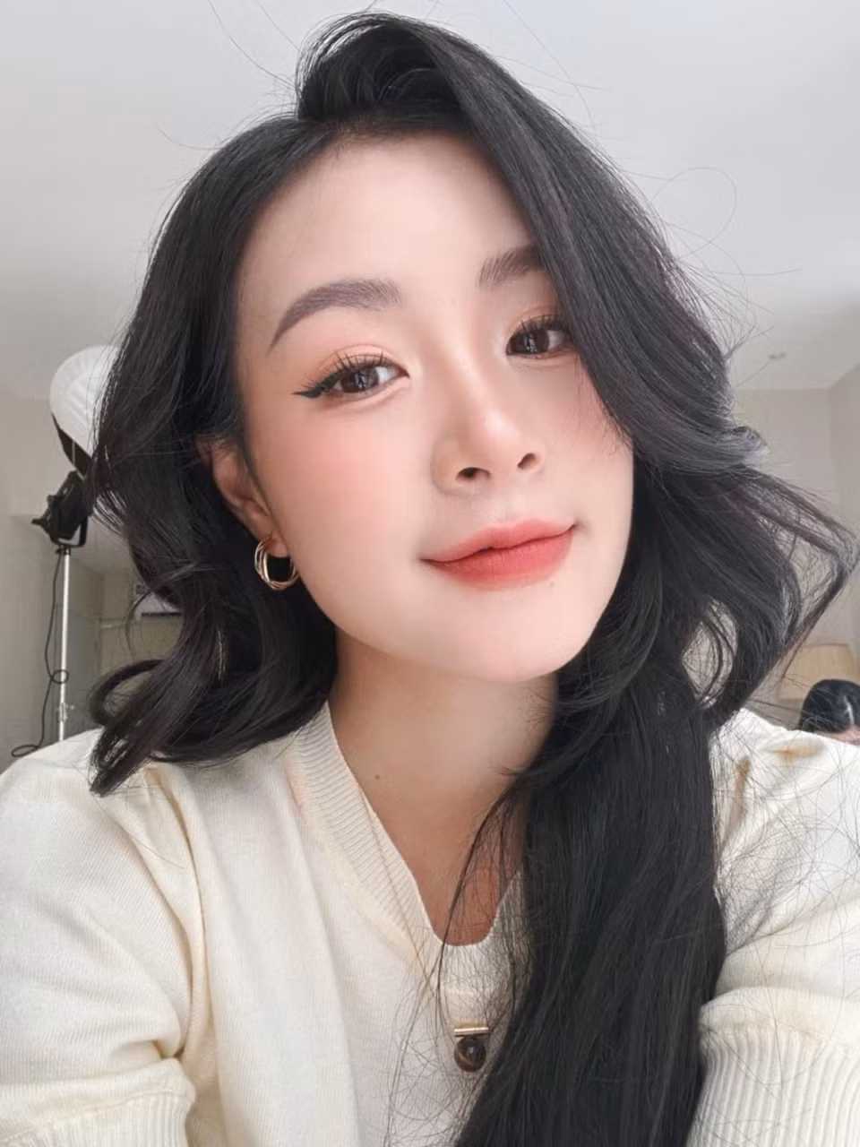 Là gương mặt trẻ, ít kinh nghiệm nhưng Huyền Trang thể hiện nhân vật Hồi tự nhiên và chạm tới cảm xúc người xem. Trên fanpage phim, cô nhận phản hồi tích cực từ khán giả.