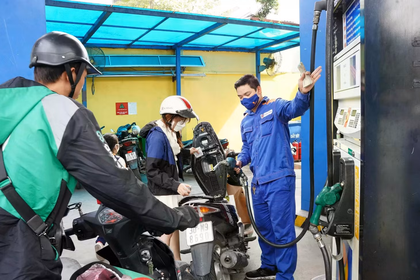 Giá xăng dầu tại kỳ điều hành ngày 9/1/2025 được dự báo sẽ tiếp tục tăng, mức tăng khoảng 300-400 đồng/lít. Ảnh: Cấn Dũng