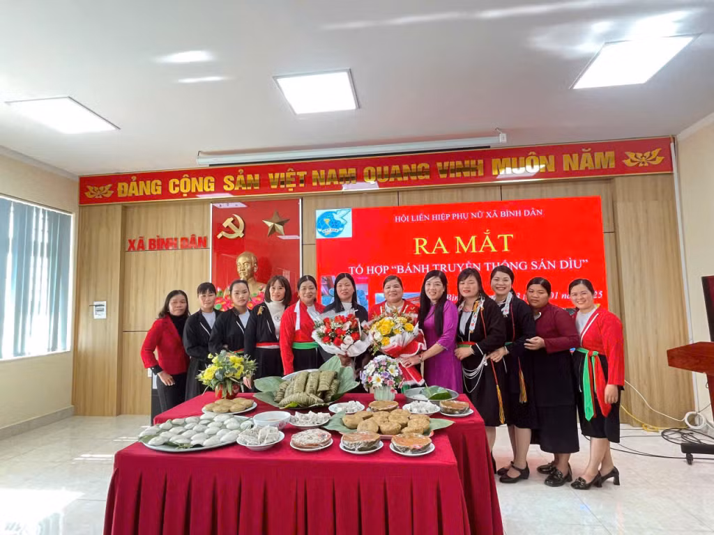 Ra mắt Tổ hợp “Bánh truyền thống dân tộc Sán Dìu” xã Bình Dân.