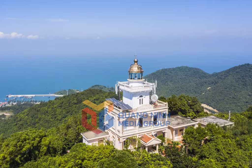 Ngọn hải đăng đảo Trần (1-2025). Ảnh: Đỗ Giang