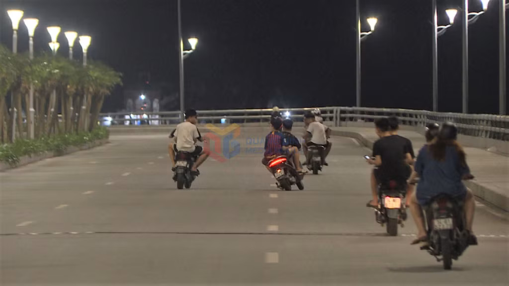 Từ 1/1/2025 lái xe lạng lách, đánh võng có thể bị tịch thu phương tiện.