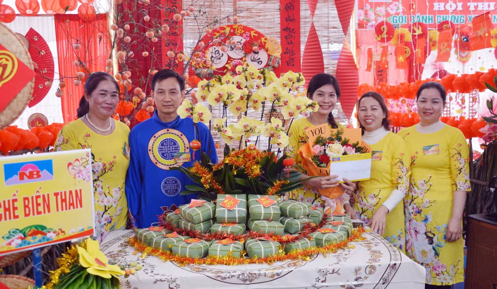 Các thành viên của Đội thi Công trường Chế biến than giành giải nhất Hội thi.