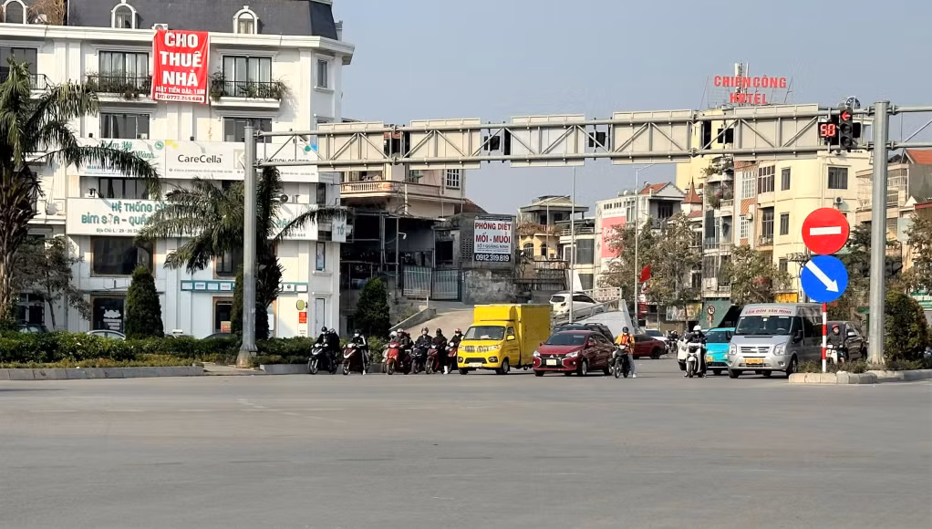 Ngày đầu các quy định mới về đảm bảo TTATGT có hiệu lực, đông đảo người tham gia giao thông đã nắm được và chủ động chấp hành.