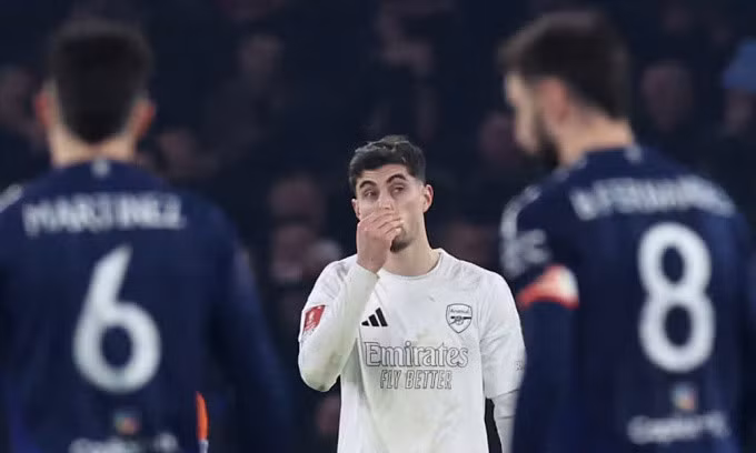 Kai Havertz sau khi sút hỏng luân lưu ở trận Arsenal thua Man Utd 3-5 trên loạt đá luân lưu vòng 3 Cup FA trên sân Emirates, thành phố London, Vương quốc Anh tối 12/1/1024. Ảnh: Reuters