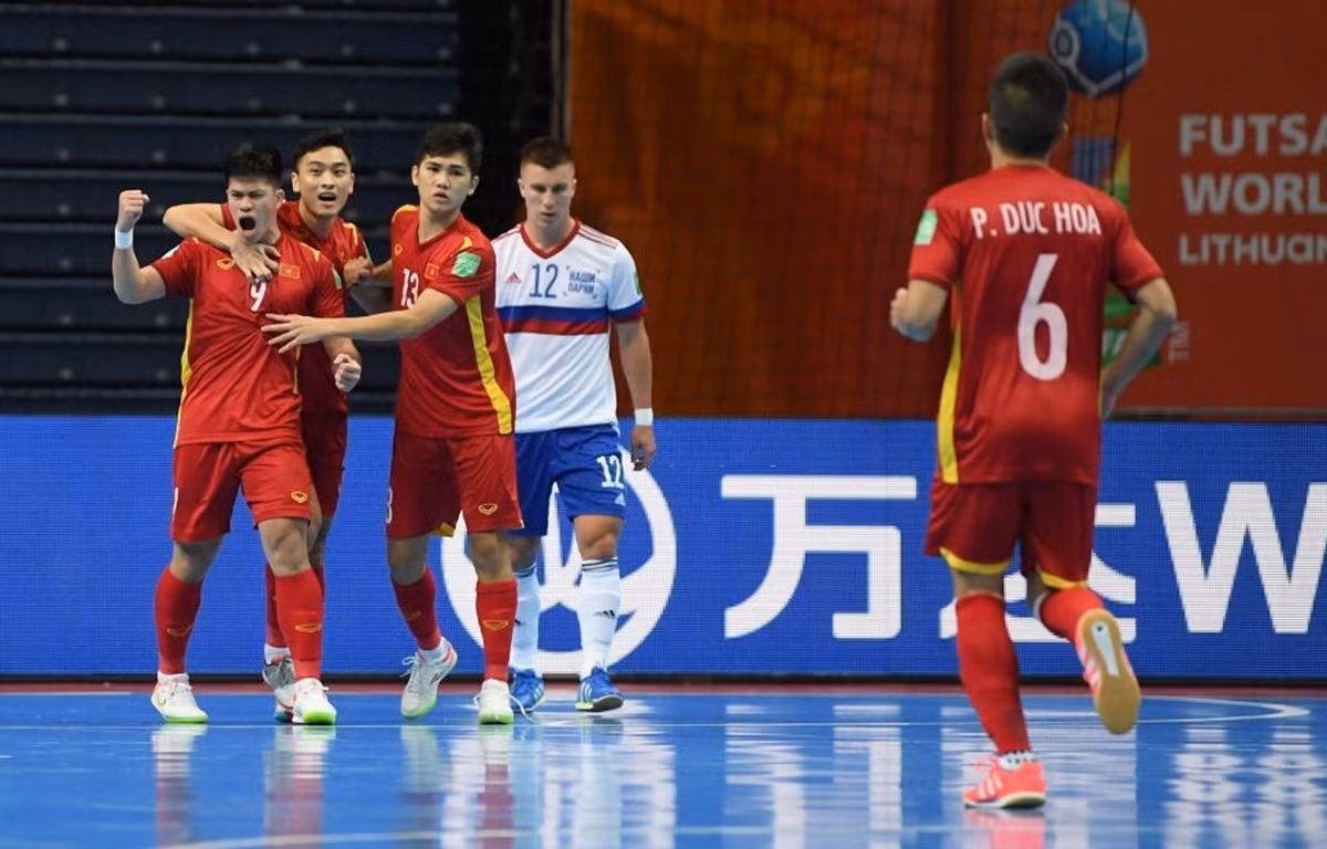 Đội tuyển futsal Việt Nam chơi kiên cường trước Nga. (Ảnh: Getty Images)