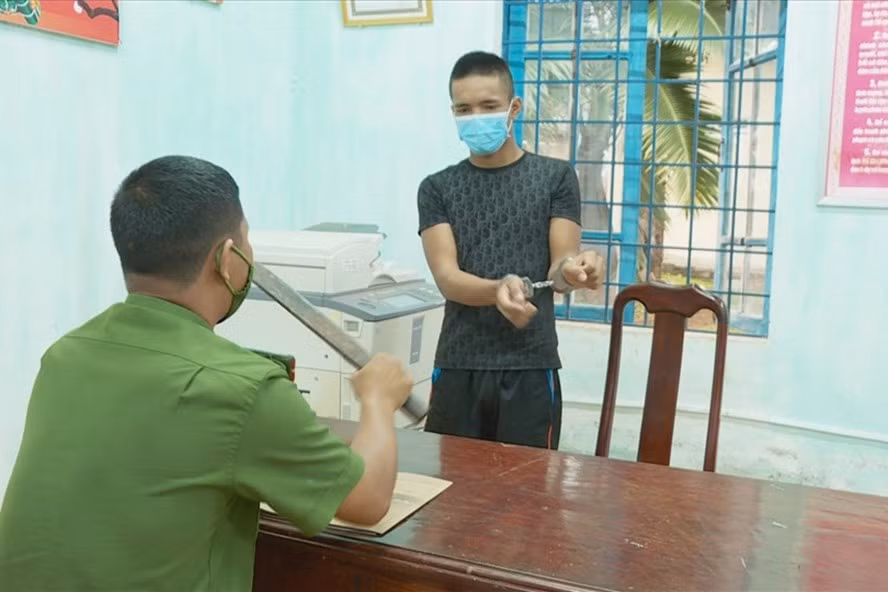 Đối tượng Y Doanh Hmôk tại trụ sở Công an. Ảnh: T.X