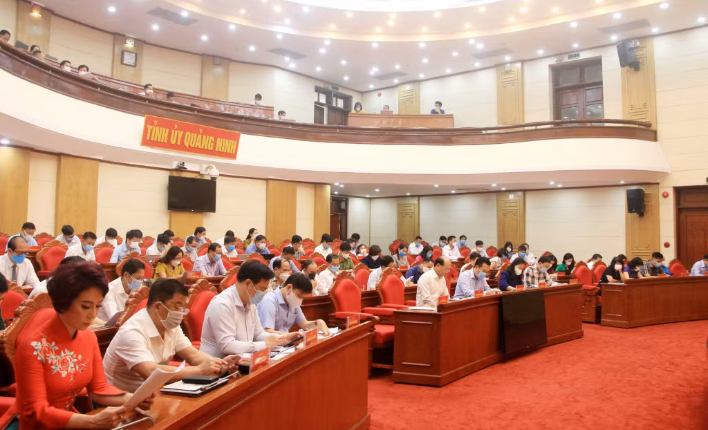 Các đại biểu tham dự hội nghị.