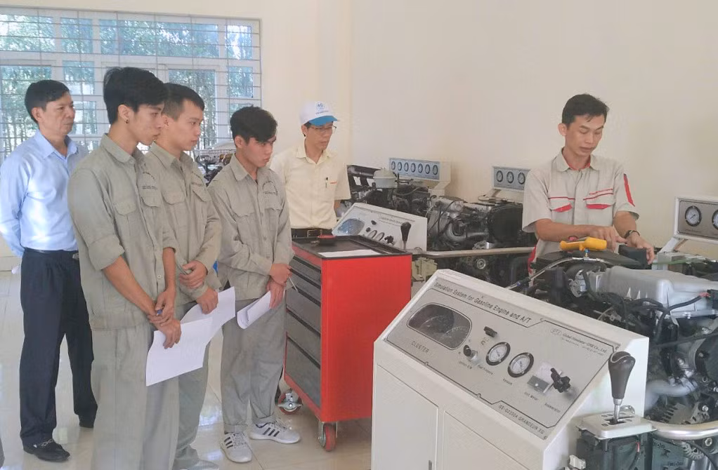 Đào tạo ngành Công nghệ ô tô là tại Trường Cao đẳng Việt - Hàn Quảng Ninh.