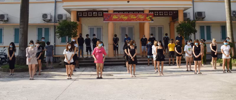 Các đối tượng tham gia hát và sử dụng ma túy tại cơ quan Công an.