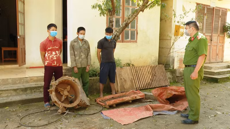 Ba đối tượng cùng tang vật.
