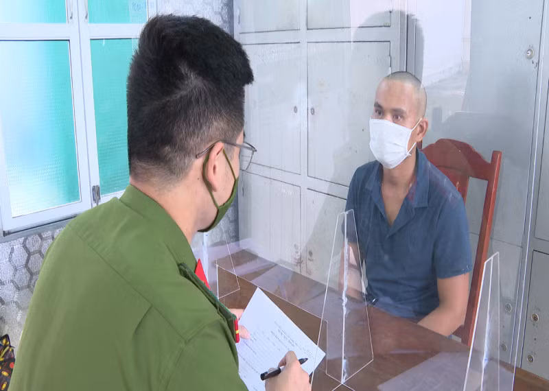 Đối tượng Bùi Văn Thảo đã đến cư quan Công an đầu thú.0.