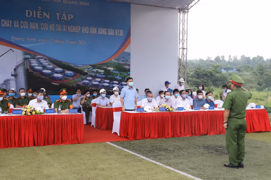 UBND tỉnh tổ chức diễn tập phương án PCCC và CHCN tại Xí nghiệp kho vận xăng dầu K130 (TP Hạ Long).