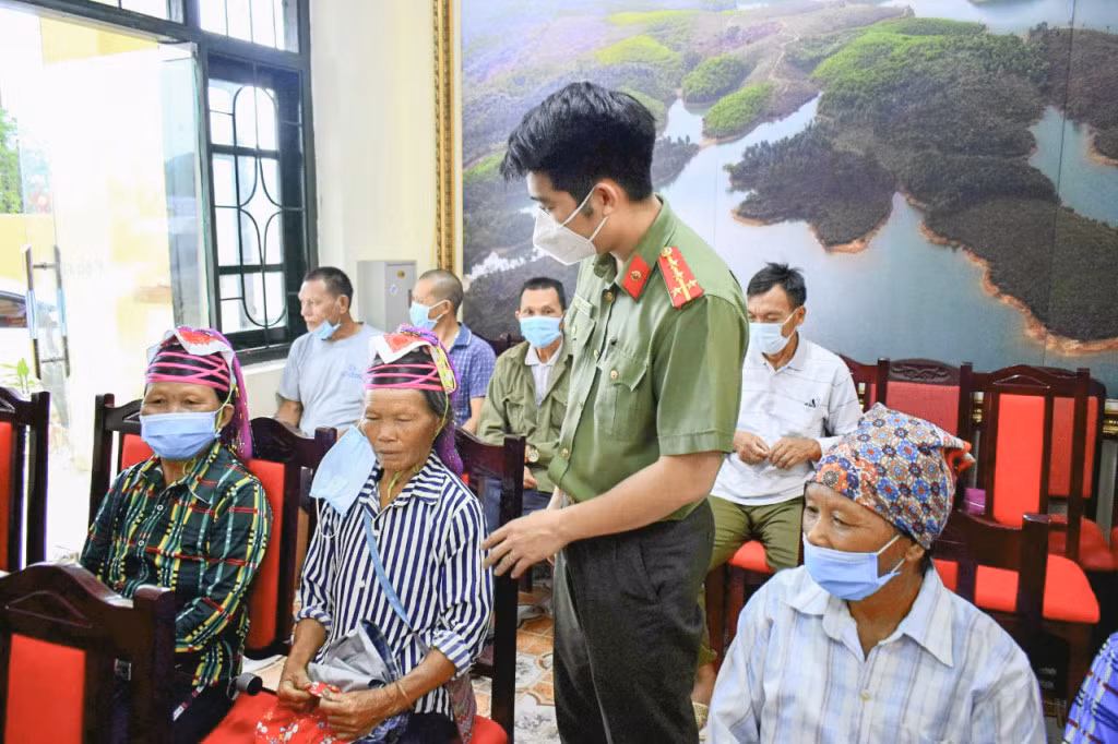 Đoàn Thanh niên Công an tỉnh phối hợp tổ chức khám bệnh miễn phí cho người dân xã Quảng Sơn (huyện Hải Hà), tháng 8/2021.