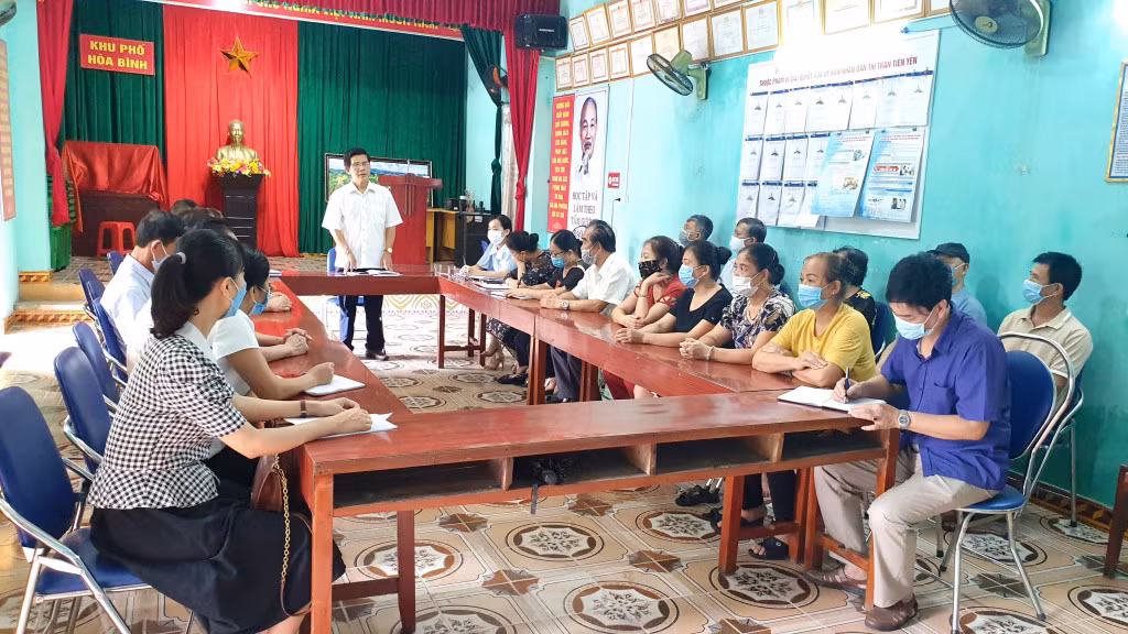 Một buổi sinh hoạt tại Chi bộ khu Hòa Bình, thị trấn Tiên Yên, huyện Tiên Yên.