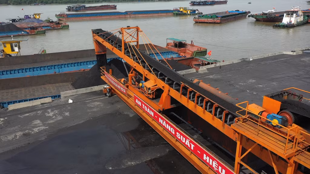 Hệ thống máy rót than di động MR1 đã rút ngắn thời gian rót than từ 15-30 phút/tàu (so với máng rót cố định).