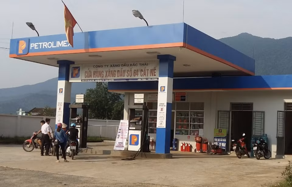 Giet vo cu o cay xang anh 1