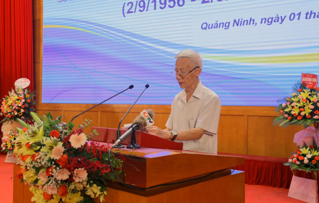 Đồng chí Nguyễn Chí Thiết, Nguyên Phó Giám đốc Đài PT-TH Quảng Ninh, Nguyên Tổng Biên tập Báo Quảng Ninh, phát biểu tại buổi lễ.