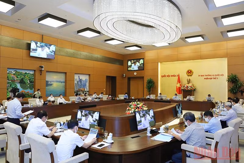 Quang cảnh phiên họp. (Ảnh: DUY LINH)