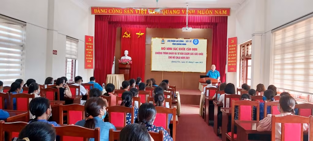 Gần 100 đoàn viên, CNLĐ trên địa bàn thị xã Quảng Yên được tham gia khám sàng lọc.