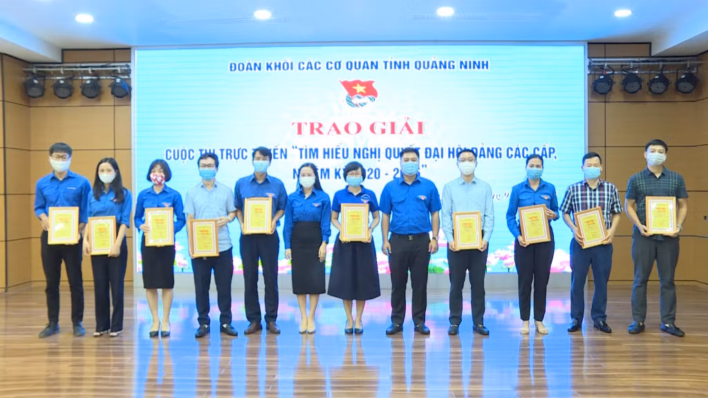 ... và các cá nhân và tập thể có thành tích trong cuộc thi trực tuyến “Tìm hiểu Nghị quyết Đại hội Đảng các cấp nhiệm kỳ 2020-2025”.