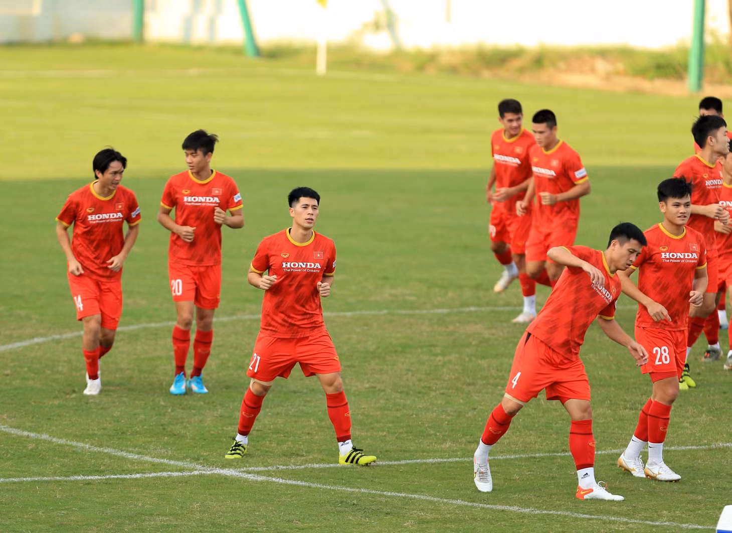 Đình Trọng trở lại tập luyện cùng đội tuyển. (Ảnh: VFF)