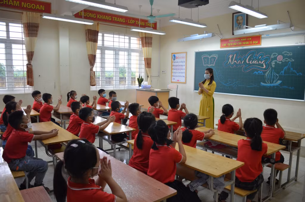 Học sinh Trường Tiểu học Quảng Thành trong ngày khai giảng năm học mới 2021-2022.