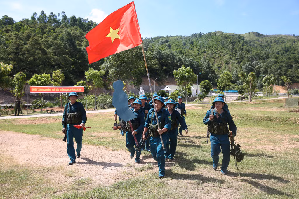 Lực lượng tự vệ Công ty CP than Vàng Danh sẵn sàng tham gia tiến công đánh địch đổ bộ đường không.