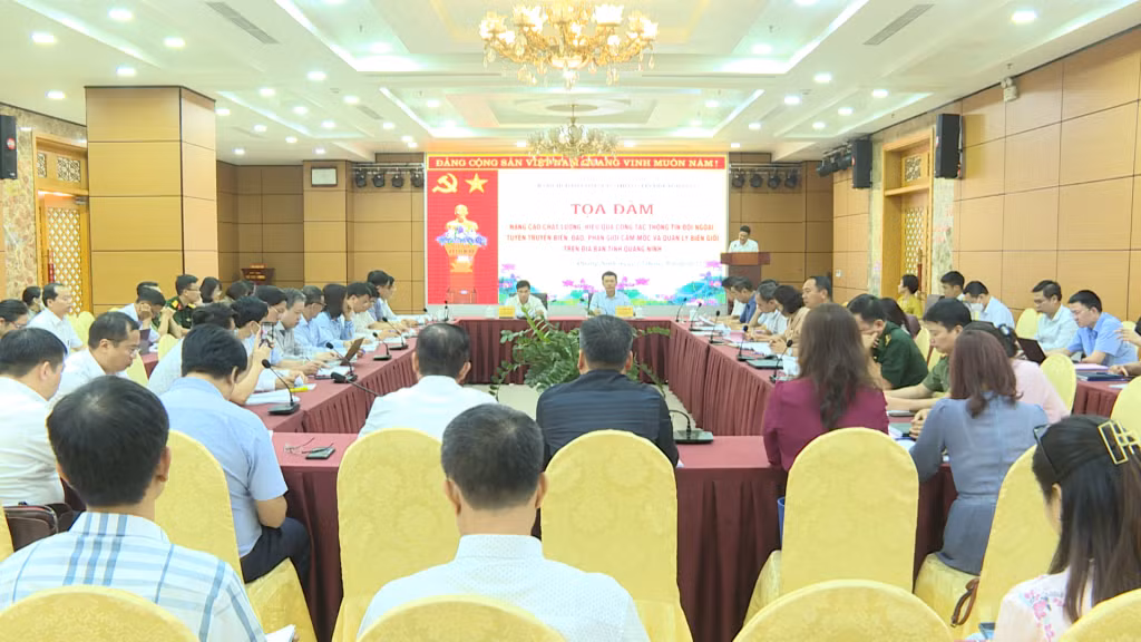 Quang cảnh buổi tọa đàm.