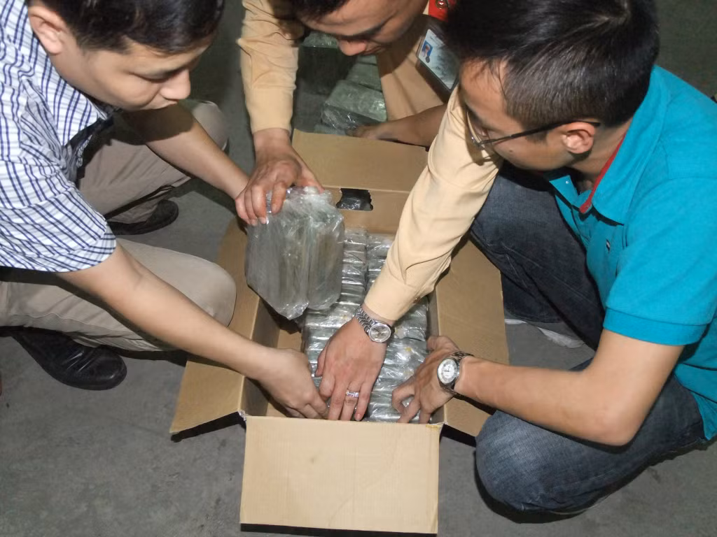 Phối hợp với lực lượng CSGT bắt và thu giữ 100 bánh Heroin đoạn qua Quốc lộ 18A