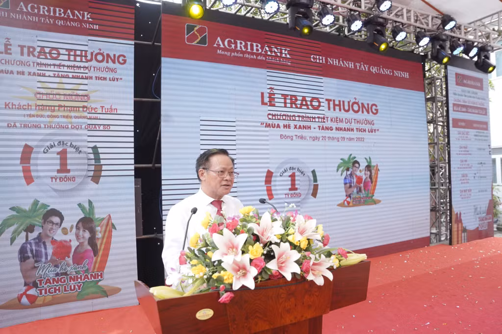 Ông Nguyễn Quang Hùng, Phó Tổng giám đốc Agribank phát biểu tại buổi lễ