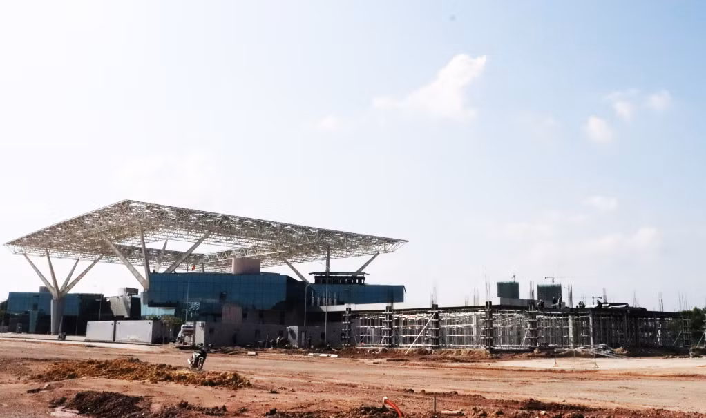 Dự án Xây dựng hạ tầng kỹ thuật dịch vụ thương mại Trạm kiểm soát liên ngành cầu Bắc Luân II (giai đoạn 1) đang được gấp rút xây dựng.