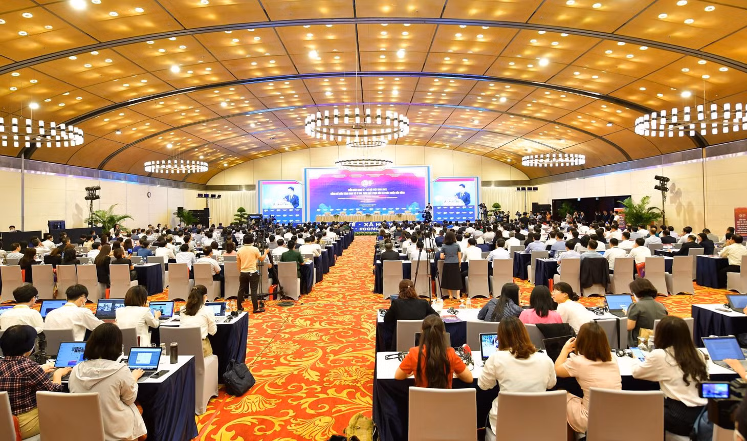 Toàn cảnh Diễn đàn kinh tế - Xã hội Việt Nam 2022. Ảnh: Doãn Tấn/TTXVN.