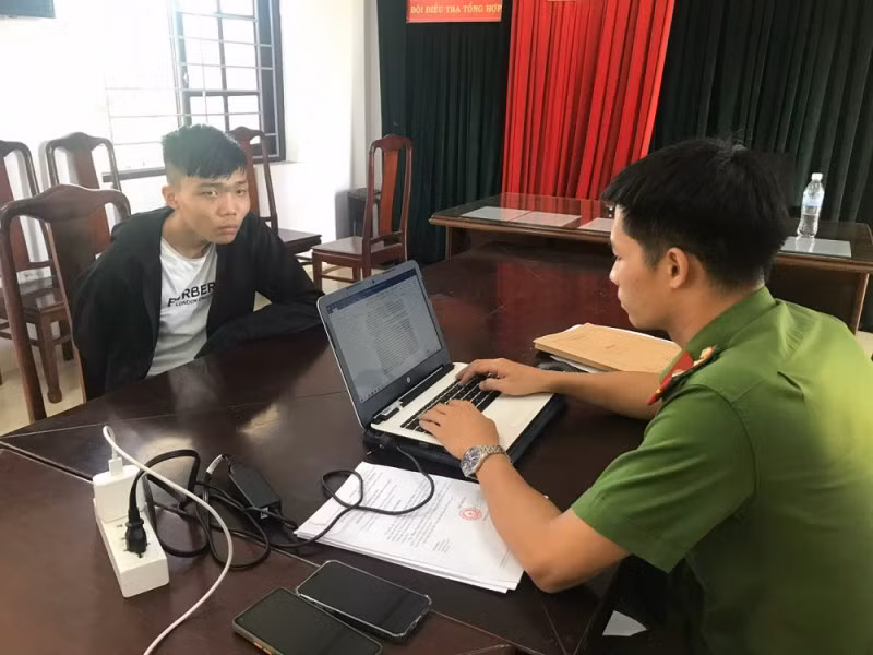Võ Văn Anh Tuấn tại cơ quan Công an.