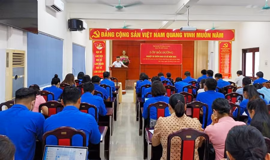 Lớp bồi dưỡng nghiệp vụ tuyên giáo cơ sở năm 2022 do Ban Tuyên giáo Thành ủy Hạ Long tổ chức.