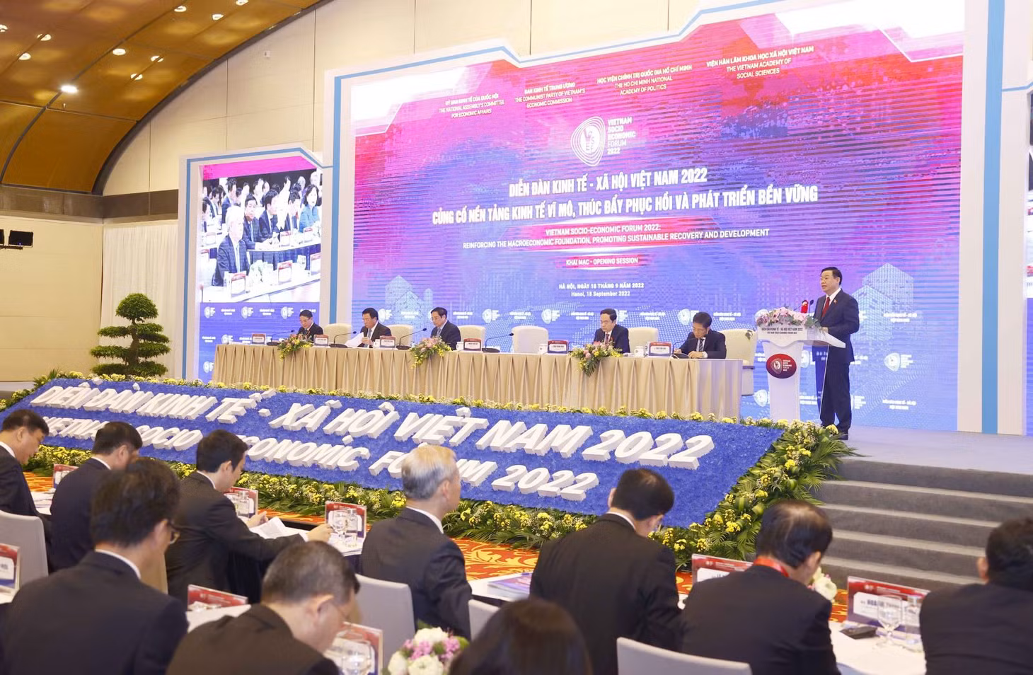 Đồng chí Vương Đình Huệ, Ủy viên Bộ Chính trị, Chủ tịch Quốc hội phát biểu khai mạc Diễn đàn kinh tế - Xã hội Việt Nam 2022. Ảnh: Doãn Tấn/TTXVN.