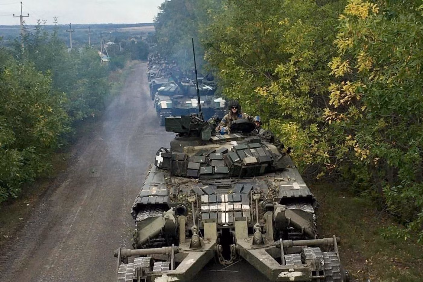 Ảnh do Bộ Quốc phòng Ukraine công bố cho thấy một dãy xe tăng tại địa điểm không xác định. Ảnh: Getty Images