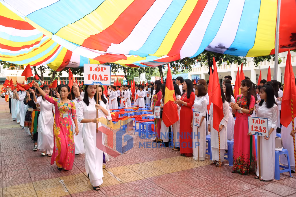 Năm học 2017- 2018, Trường THPT Hoành Bồ có 257 em học sinh vào lớp 10. Ảnh: Hùng Sơn