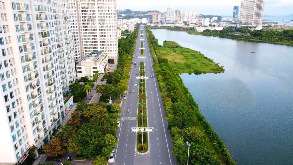 Đường Hoàng Quốc Việt nhìn từ trên cao