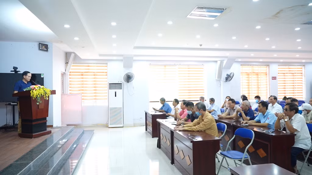 Phó Bí thư Thường trực Đảng ủy phường Hồng Gai dự, phát biểu tại sinh hoạt tháng 9/2022 của Chi bộ khu 2 (phường Hồng Gai, TP Hạ Long).