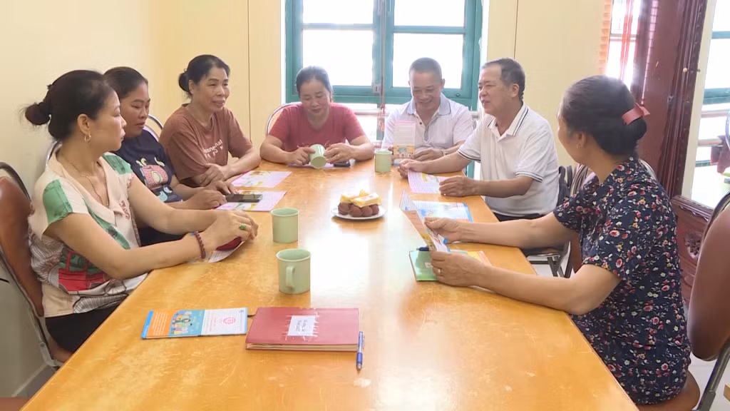 CLB Bình đẳng giới khu 3 (phường Hà Khẩu, TP Hạ Long) tuyên truyền lồng ghép phòng, chống bạo lực gia đình trong các buổi sinh hoạt, nói chuyện chuyên đề.