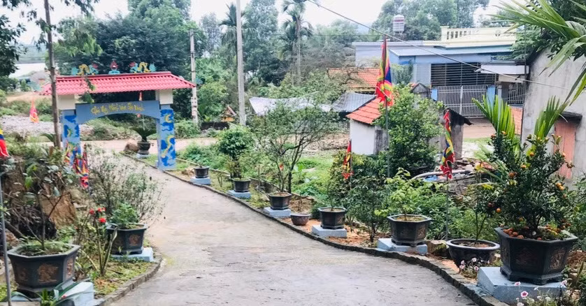 Một phần ngõ đi và cổng xây dựng trái phép trên đất nông nghiệp.