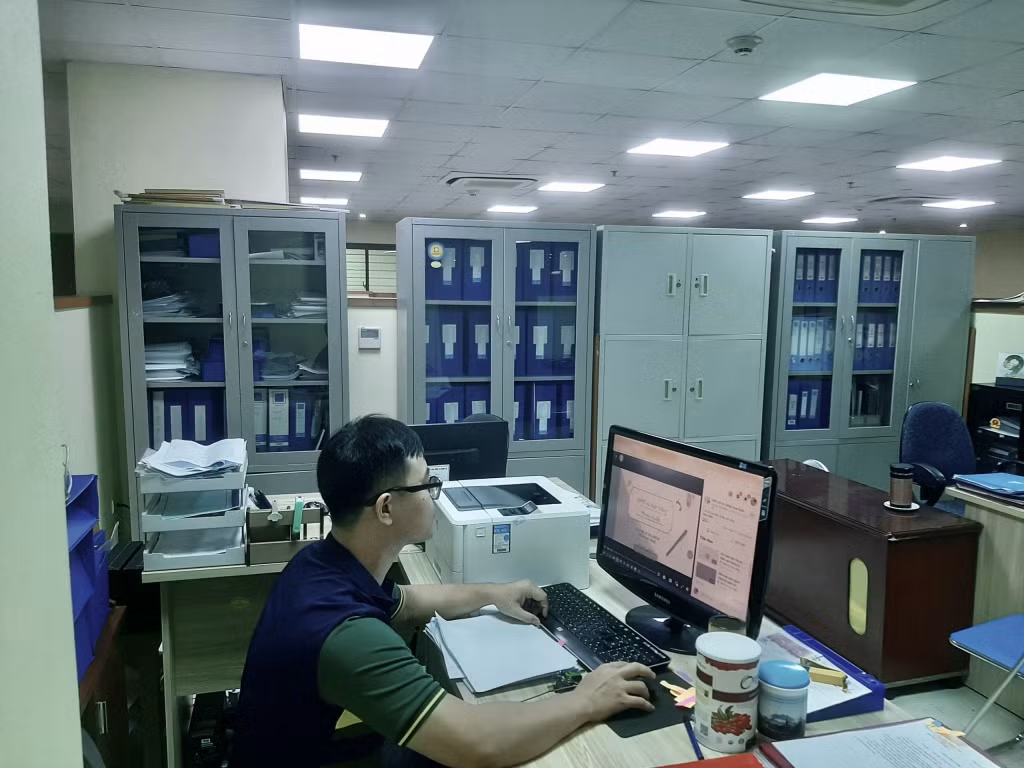 Anh Nguyễn Minh Tiến (Cán bộ Trung tâm Truyền thông tỉnh) đăng tải clip dạy tiếng Trung trên fanpage facebook QMG vui học tiếng Trung Quốc.