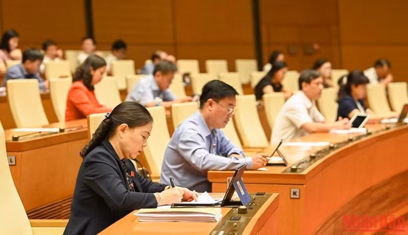 Các đại biểu Quốc hội dự Hội nghị. (Ảnh: DUY LINH)
