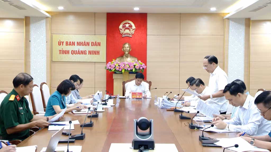 Lãnh đạo Sở Tài chính báo cáo kết quả thu, chi ngân sách tỉnh ước 9 tháng và cả năm 2022.