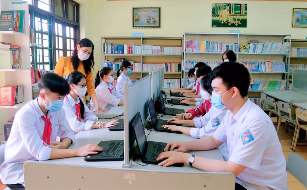 Giờ học Tin học của học sinh Trường THCS Mạo Khê 2 (TX Đông Triều).