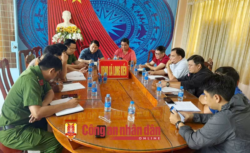 Ban Chuyên án họp triển khai công tác truy bắt hung thủ.