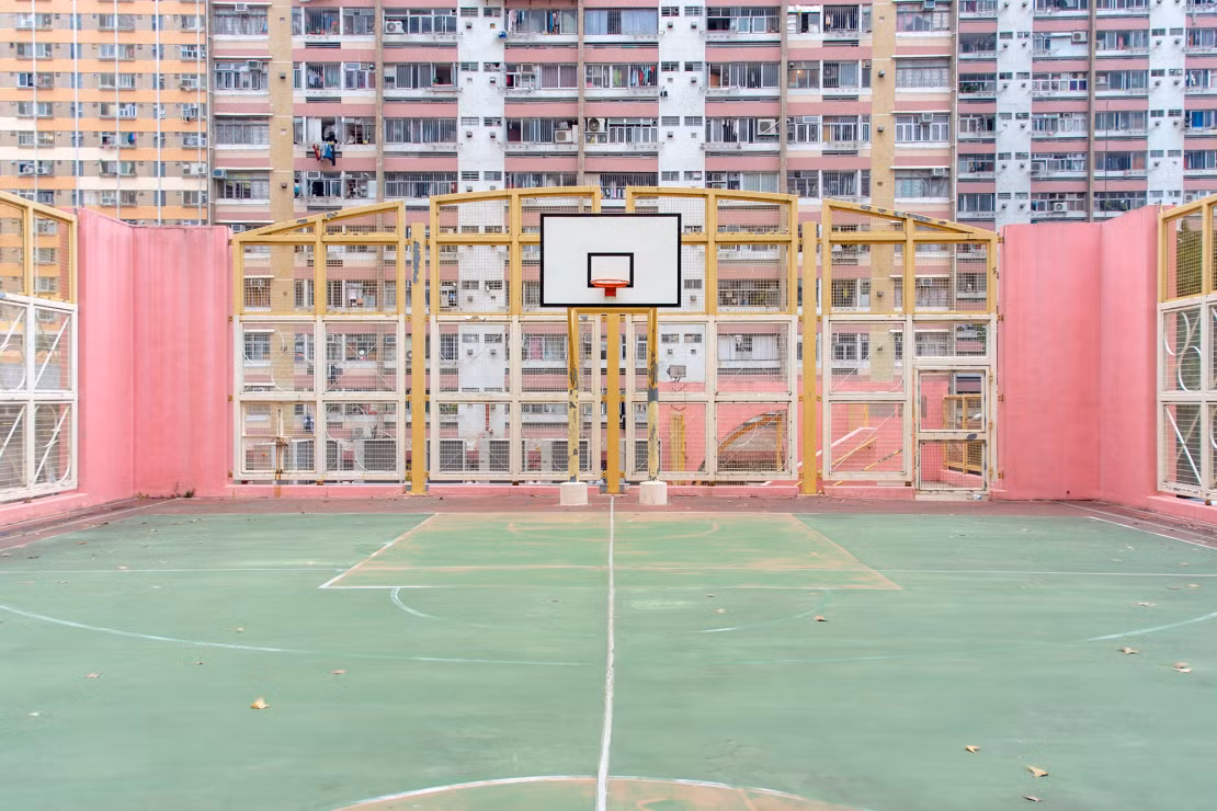 Một sân bóng rổ ở khu dân cư Kwun Tong.