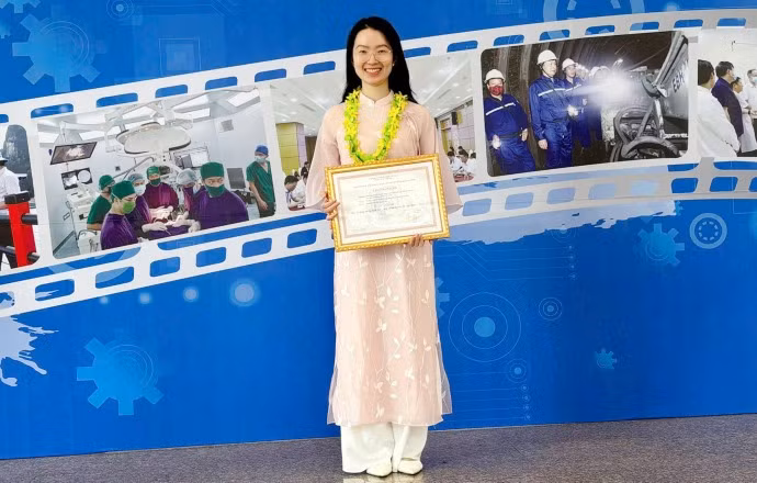Tại Hội thi sáng tạo kỹ thuật tỉnh lần thứ IX (2022-2023), bác sĩ Hương cùng đồng nghiệp đoạt giải ba với đề tài “Hiệu quả của liệu pháp bơm huyết tương giàu tiểu cầu tự thân vào buồng tử cung trong điều trị vô sinh”.