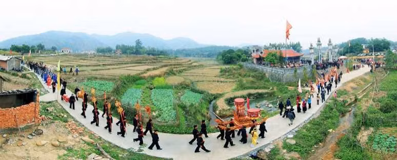Lễ rước sắc phong lễ hội đình Lục Nà.